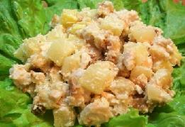Рецепт салата из курицы с ананасами, сухариками